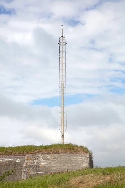 Старая Коммуникационная Радиолокационная Башня Вершине Бункера Ww2 Нидерланды — стоковое фото