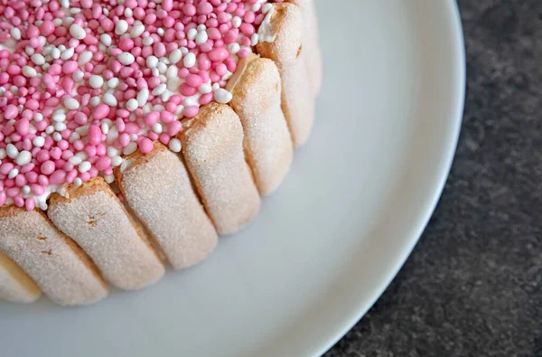Pastanın Üzerinde Pembe Fareler Olan Tipik Hollandalı Fare Rusk Bebek — Stok fotoğraf