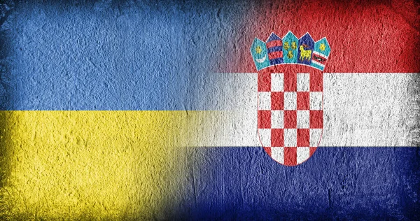 混凝土上的乌克兰和克罗地亚国旗 中间分开 — 图库照片
