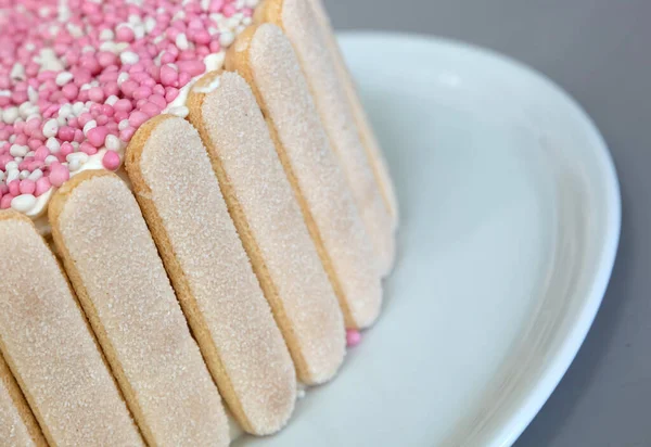 Pastanın Üzerinde Pembe Fareler Olan Tipik Hollandalı Fare Rusk Bebek — Stok fotoğraf