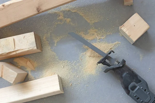 Working Reciprocating Saw Power Tool Wood Cutting Construction Theme — Φωτογραφία Αρχείου
