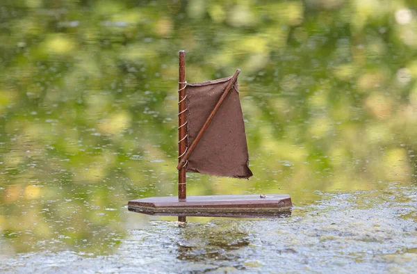 Модель Корабля Плавает Бассейне Нидерланды — стоковое фото