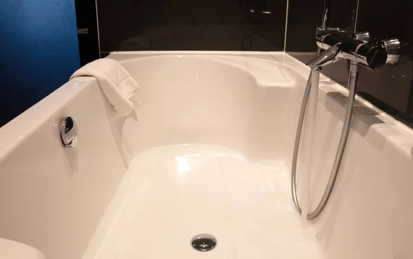 Bath Filling Water Luxurious Life — Stockfoto