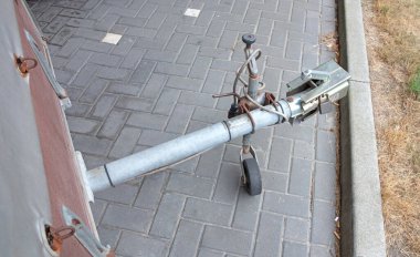 Trailer hitch on a trailer for pulling a trailer on a car