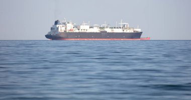 LNG tankeri denizde, çok ihtiyaç duyulan LNG naklediliyor.