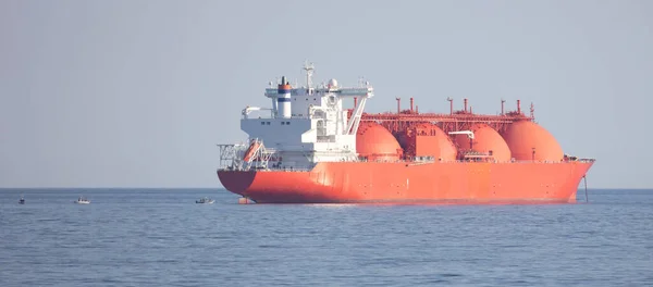 Lng Tankeri Denizde Çok Ihtiyaç Duyulan Lng Naklediliyor — Stok fotoğraf