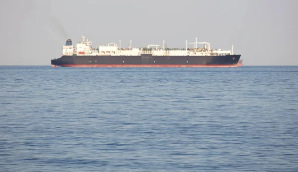 Lng Tankeri Denizde Çok Ihtiyaç Duyulan Lng Naklediliyor — Stok fotoğraf