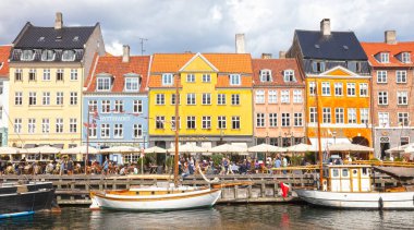 Kopenhag, Danimarka 21 Ağustos 2022 Nyhavn Bölgesi Kopenhag 'ın en ünlü simgelerinden biridir.