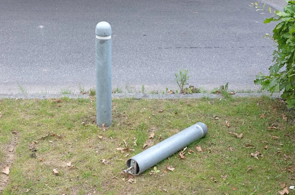 Mast Straßenrand Kaputter Mast Neben Stehendem — Stockfoto