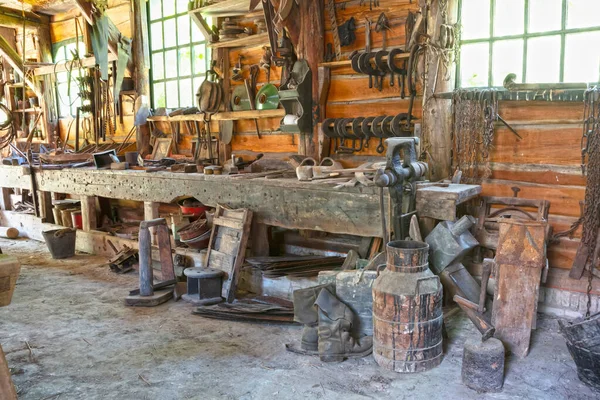Old Woodworkers Shop Vintage Woodworkers Bench Selective Focus — Stock Photo, Image