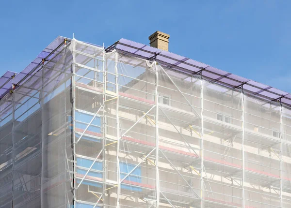 Andamios Fachada Casa Con Red Edificio Apartamentos Construcción —  Fotos de Stock