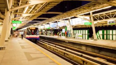 Timelapse - gece Bangkok hava Metro (Bts)