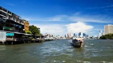 Timelapse - görünümünden taksi tekneyle chao phraya Nehri Bangkok, Tayland