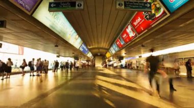 Timelapse - kalabalık hava metro istasyonu - siam bts istasyonu - Bangkok