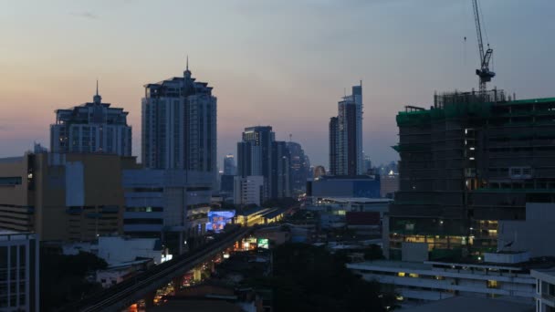 Zeitraffer - Bangkoks Skyline bei Sonnenuntergang — Stockvideo