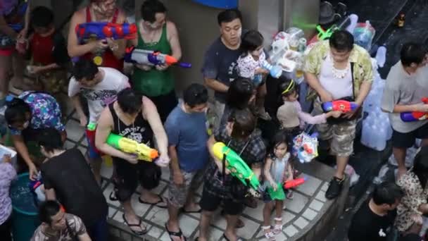 Songkran vodní festival v Bangkoku, Thajsko — Stock video