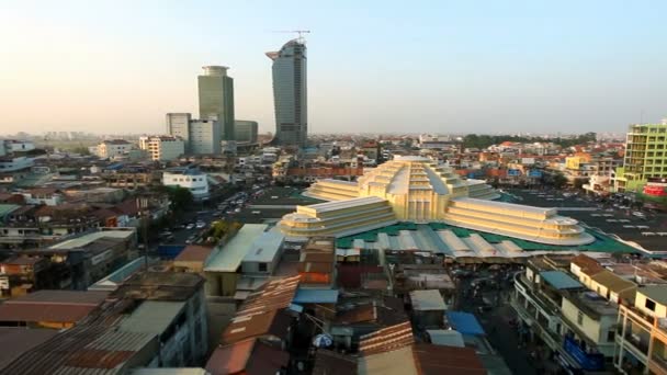 PHNOM PENH, CAMBODIA - JANUARY 16 2013: View on Phnom Penh Central Market, a colonial style building landmark in the cty. — Stock Video