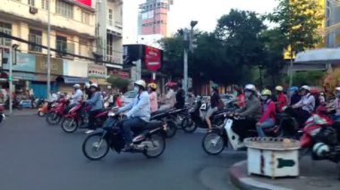 Ho chi minh city - 1 Şubat: 1 Şubat 2013 yılında ho chi minh city, vietnam, trafikte scooter görünümü kaydırma