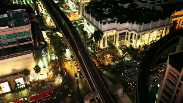 PRIMERA VISTA DEL TRÁFICO NOCTURNO EN BANGKOK — Vídeos de Stock