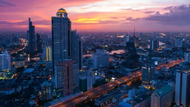 Zeitraffer der Skyline Bangkoks bei Sonnenuntergang — Stockvideo