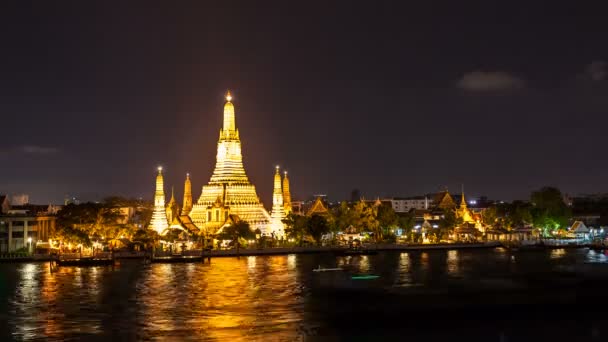 Wat arun tempel nachts - bangkok timelapse — Stockvideo