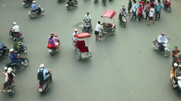 Движение в районе Хоан Кием, Ханой, Вьетнам — стоковое видео