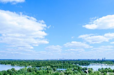 Bulutlu mavi gökyüzü