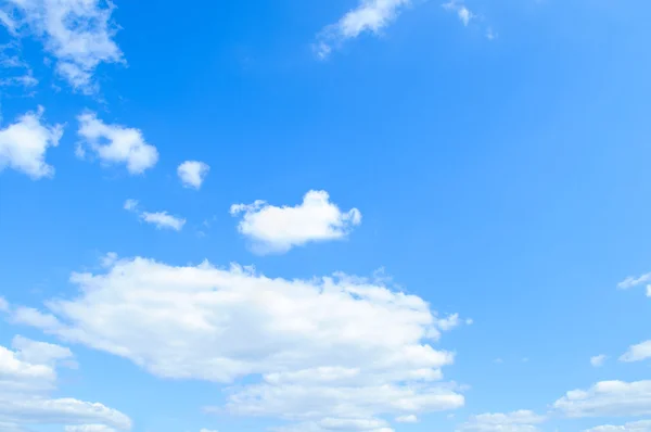 Céu azul com nuvem — Fotografia de Stock