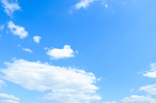 Blauwe lucht met wolk close-up — Stockfoto