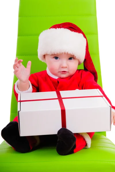 Niño sosteniendo caja de regalo —  Fotos de Stock