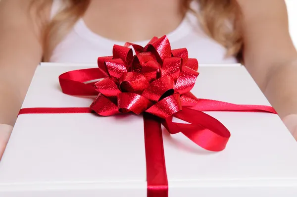 Hands holding gift box — Stock Photo, Image