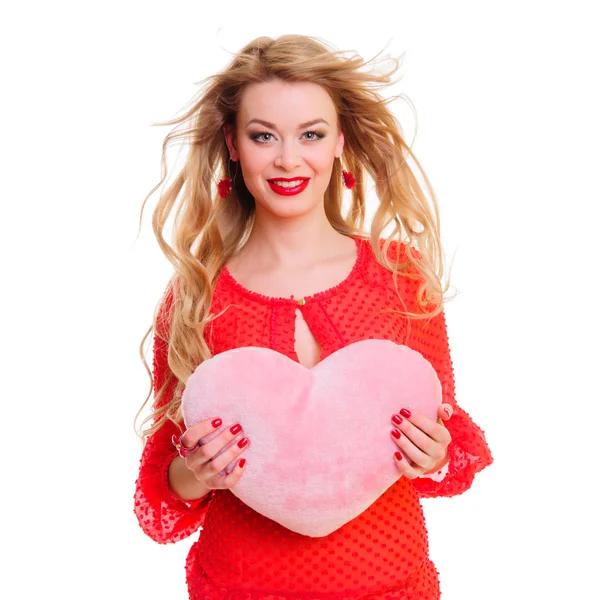 Kobieta trzyma Walentynki serca — Zdjęcie stockowe