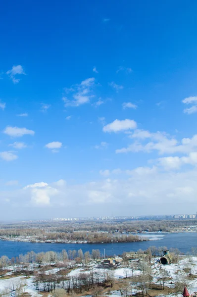 Blauwe lucht met wolk — Stockfoto