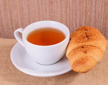 çay ve kruvasan