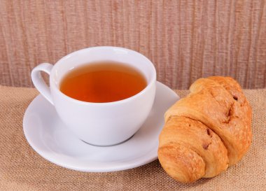 çay ve kruvasan