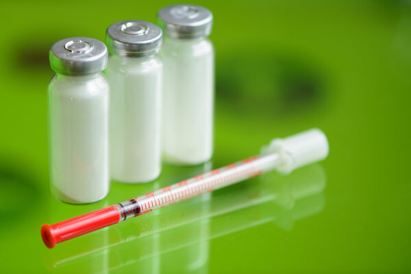 Шприцы и флаконы для инъекций
