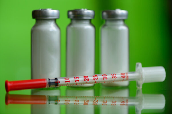 Шприцы и флаконы для инъекций
