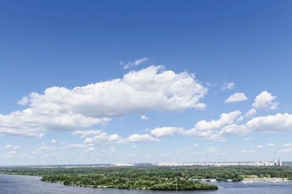 Błękitne niebo i rzeki — Zdjęcie stockowe