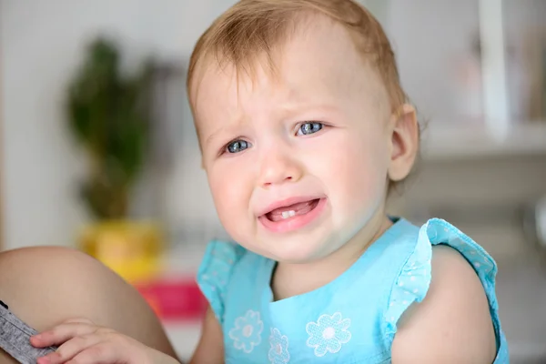 Pequeño bebé llorando —  Fotos de Stock