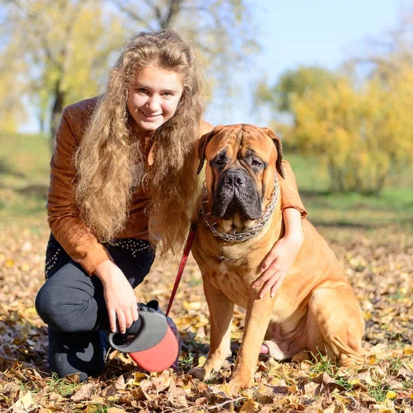 Teen girl and dog — Stock Photo, Image