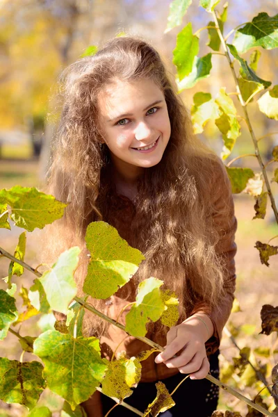 Adolescente retrato da menina — Fotografia de Stock