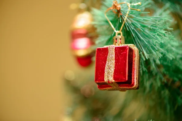 Christmas ornaments on Christmas tree — Stock Photo, Image