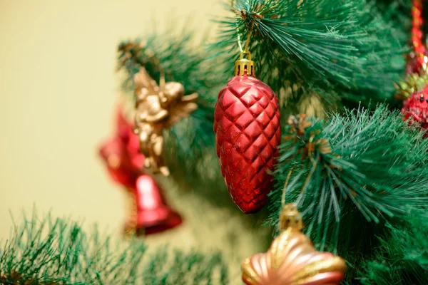 Christmas ornaments on Christmas tree — Stock Photo, Image