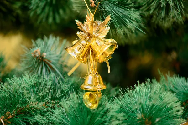 Ornamenti natalizi sull'albero di Natale — Foto Stock