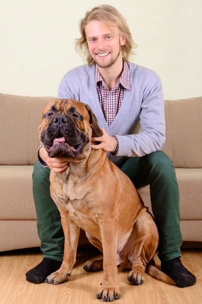 Muž s velkým psem — Stock fotografie
