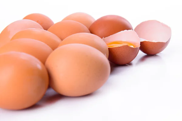 Kupa jaja na białym tle — Zdjęcie stockowe