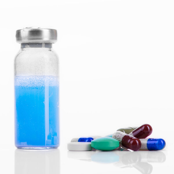 таблетки с флаконами
