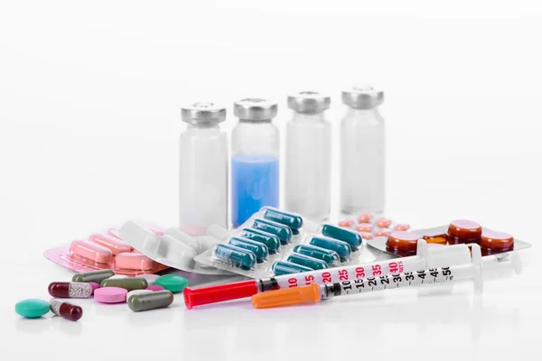 Pharmacology tablets vials syringes — Stock Photo, Image