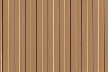 Dışında dikey çizgiler olan bej metal panel