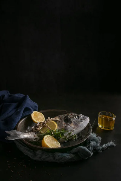 Raw Fish Presented Metal Dish Dark Background — Stock Photo, Image